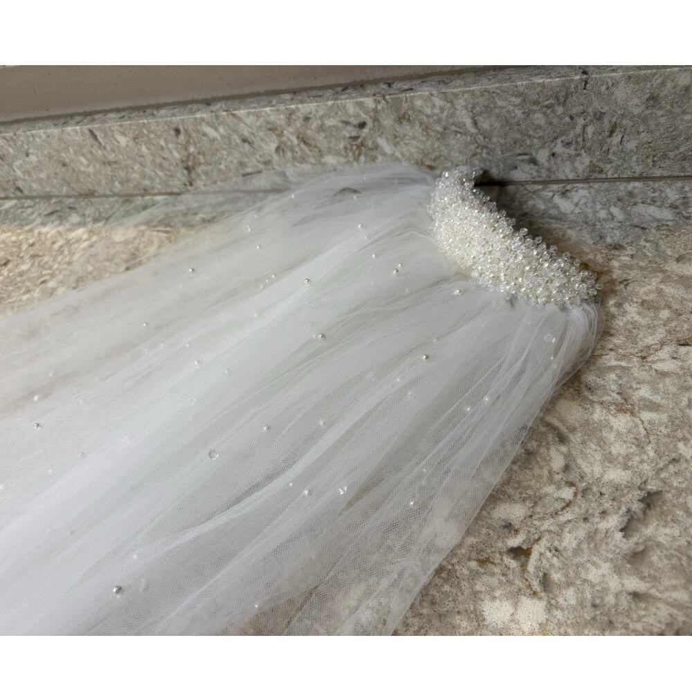 Gorgeous Elegant Pearl & Crystal Beaded Wedding Veil with Beaded Comb